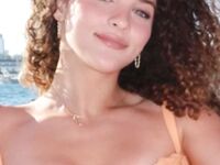 Sofie Dossi sofiedossi