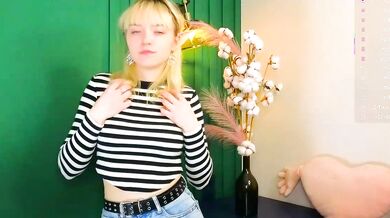 Interactive Asian teen Daisy Belding strips down & dirty talks dirty with her cheapest-privates-teens on Cam Stripchat