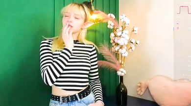 Interactive Asian teen Daisy Belding strips down & dirty talks dirty with her cheapest-privates-teens on Cam Stripchat