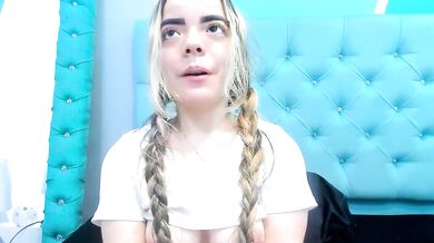 Valerialoret's tight ass and big tits get drilled in a hot and heavy strip-chat session