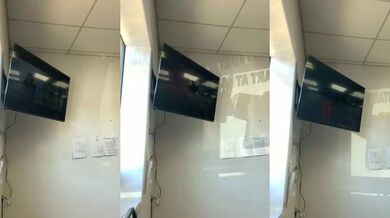 Watch ThicBunz strip down & finger herself in hot, dirty chat