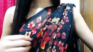 Indian teen Taisina deepthroats & toys in front of camera for the cheapest price in stripchat