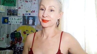 Mariana_Har777's dirty talk & big tits get oily in a stripchat with a dildo-or-vibrator