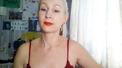 Mariana_Har777's dirty talk & big tits get oily in a stripchat with a dildo-or-vibrator