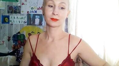 Mariana_Har777's dirty talk & big tits get oily in a stripchat with a dildo-or-vibrator