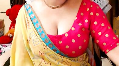 Chahat_143: Interactive strip-chat with a big-ass MILF in a hot doggy-style session