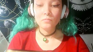 Watch how frizabethkitty strips, fingers, and blows on camera for a hot mixed striptease