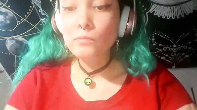 Watch how frizabethkitty strips, fingers, and blows on camera for a hot mixed striptease