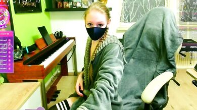 Artofsweet: Interactive stripchat with young German brunettes and their toys