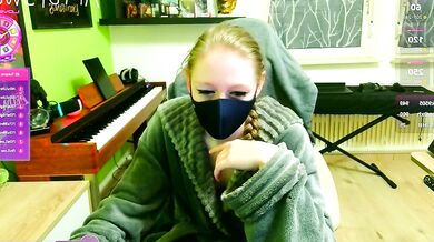 Artofsweet: Interactive stripchat with young German brunettes and their toys