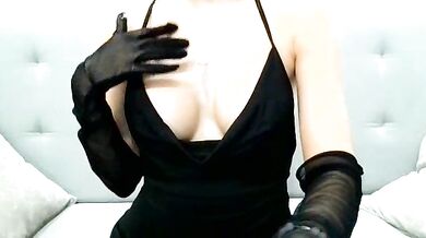 Miledilovetop records herself giving a cheap public stripchat blowjob with her favorite dildo and vibrator