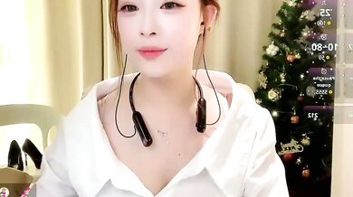 Dirty talk with a big-titted Asian babe: Stripchat dildo-or-vibrator-deepthroat-foot-fetish