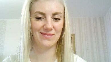 Anna Shark77 strips down and talks dirty with her cheap-privates in a hot, steamy strip chat