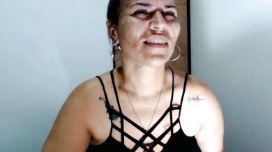 KaiicyQuuen dominates in a kinky strapon-or-vibrator-double-penetration striptease-cum