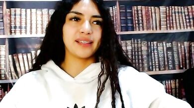 Watch Baby_Collins_ tease and suck on her webcam while getting her feet and mouth sprayed with jizz