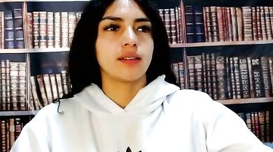 Watch Baby_Collins_ tease and suck on her webcam while getting her feet and mouth sprayed with jizz