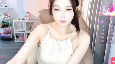7-Love: Interactive strip show with petite-asian and young chinese cam girls
