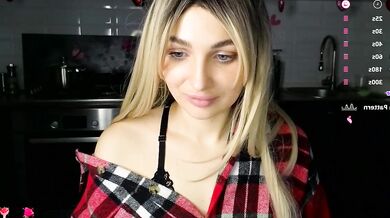 Watch Yoda21's young, hairy pussy tease and get dirty in stripchat with her small tits and young mistresses