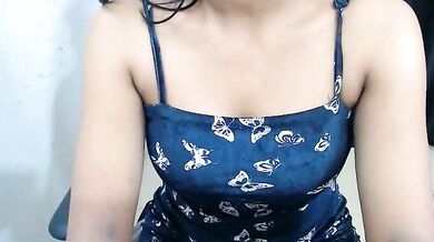 Sexy Vani1 goes wild with her toys and dirty talk while giving a hot handjob in stripchat