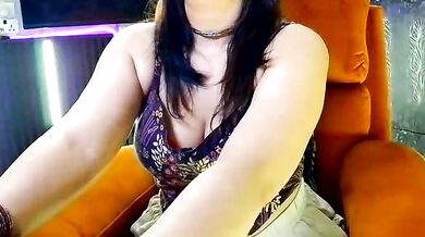 Interactive stripchat with Cuckold Indian babe: Fabs Demira gets wild with toys and creampies