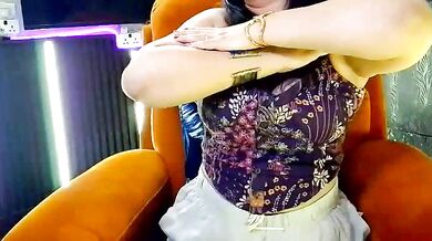 Interactive stripchat with Cuckold Indian babe: Fabs Demira gets wild with toys and creampies