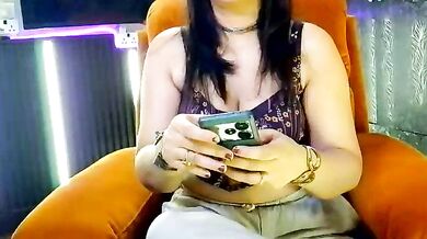 Interactive stripchat with Cuckold Indian babe: Fabs Demira gets wild with toys and creampies