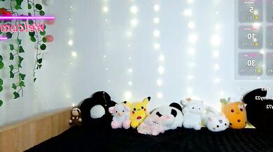 Holly230 from Hungary gets wild with a dildo and vibrator in a strip-chat video