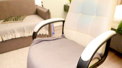 Alisa_moon_ role-plays as petite brunette in public strip-tease and handjob video