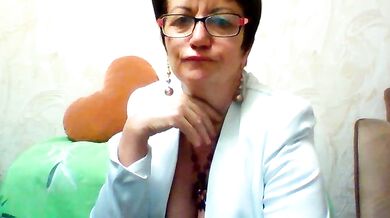 Lota5821: The Cheapest Brunette granny in town, showing off her naked body for the first time!