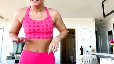 Graciemae_baexx: Private Roleplay: A Heels-On-the-Teeth-Style Tease with Fingering