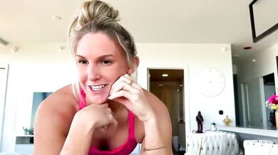 Graciemae_baexx: Private Roleplay: A Heels-On-the-Teeth-Style Tease with Fingering