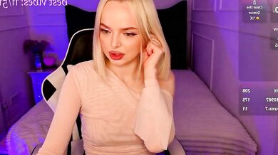 Dirty-talk: Petite-white blondie with tattoos twerks in heels and gets dirty with dirty talk