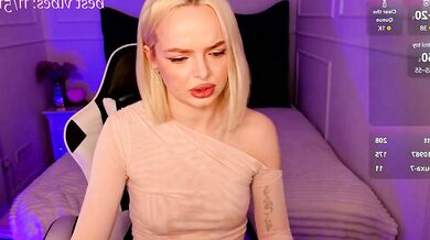 Dirty-talk: Petite-white blondie with tattoos twerks in heels and gets dirty with dirty talk
