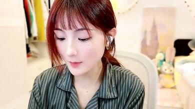 Naughty Asian girl in HD - Dirty talk and small-audience action!