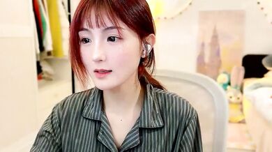 Naughty Asian girl in HD - Dirty talk and small-audience action!