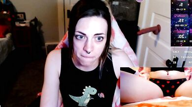KierBearKisses' petite-white girl deepthroats and gives a blowjob in heels