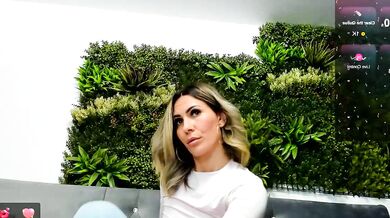 Sweetcherry30 records herself getting a hard spanking from a white dude with a dildo and vibrator