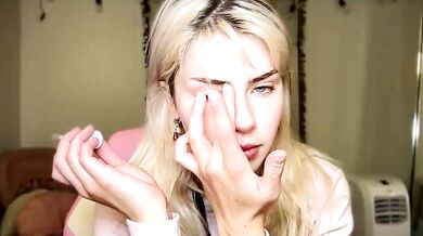 SirenitySirenxx humiliates herself with a big dildo and a vibrator in kinky dance & deepthroat action
