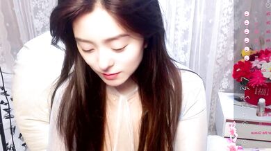 Petite Chinese cutie dream-77 roleplays with dirty talk & naughty toys