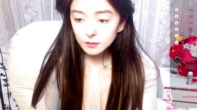 Petite Chinese cutie dream-77 roleplays with dirty talk & naughty toys
