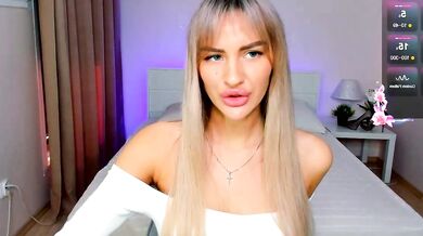 Leilalav's tight ass gets fingered, jerked, and deepthroated in this wild dildo-or-vibrator game