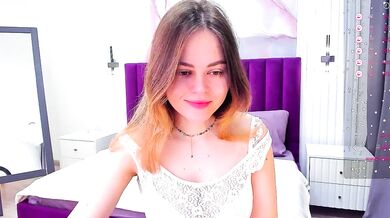 Kelly_Cuutie strips and teases in kinky upskirt video