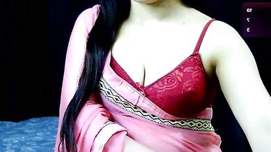 White Queen is the ultimate dirty-talk babe in a hot yoga-fueled flashing session with her yoga instructor