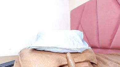 Petite ebony teen arl_chloee gets fingered and twerked in cheap private party