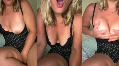 Bia_sexynovaes - Brazilian mistresses spank and play with blonde girls' camel toes and tight asses