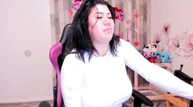 Bigt3ti's tight young pussy gets toyed and licked to orgasm