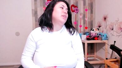 Bigt3ti's tight young pussy gets toyed and licked to orgasm