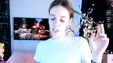 Kitness_Sky's dirty talk & handjob skills will make you cum hard