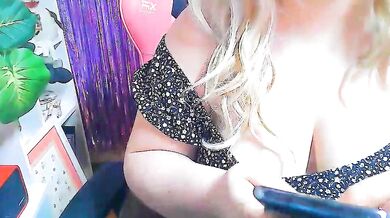 Watch MILFs with big tits and hairy muff twerk in a squirting frenzy with dildos and vibrators