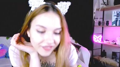 Bernarda_Boons role-plays as a petite blonde teen with tattoos flashing in public and twerking to orgasm